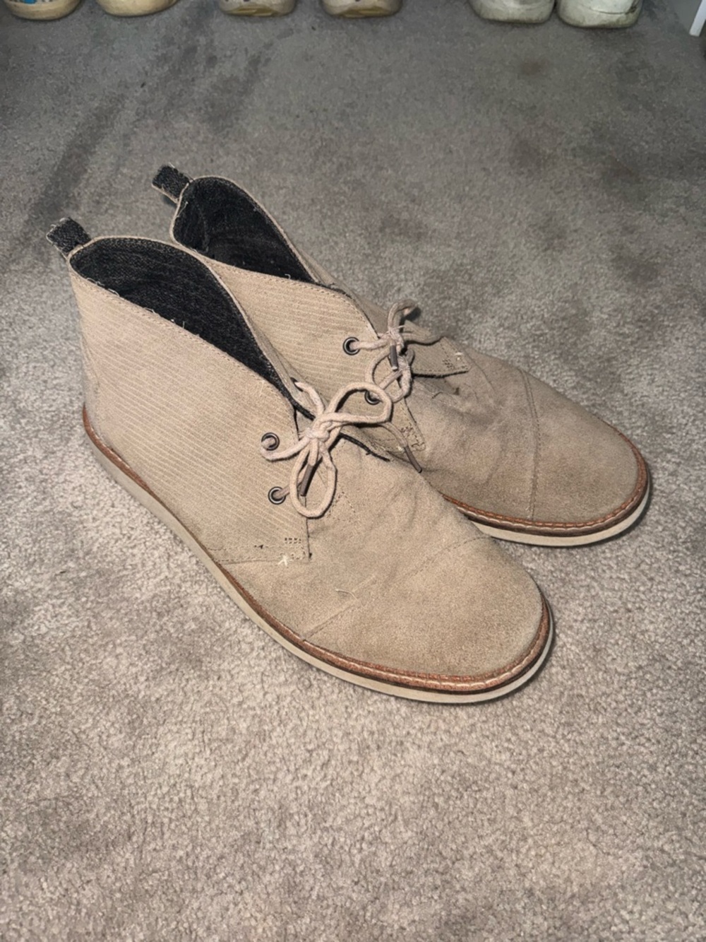Toms Men's Beige Chukka Boots - Casual Lace-Up Desert Boots